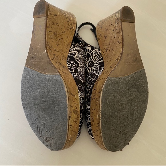 Unisa W9 Wedge Sandal Black White Peep Toe - Picture 3 of 6